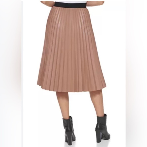 Calvin Klein cafe ole tan Faux Leather Pleated circular swing Skirt size small - Picture 6 of 8